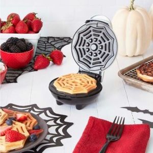Waffle maker spiderwebs new in box Spider-Man Halloween parties, cookies, pastry